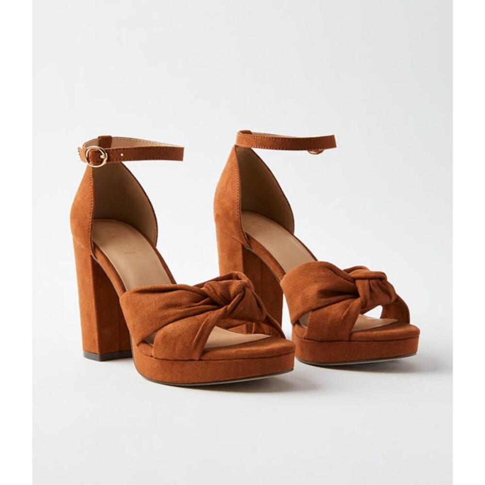 Knotted Top Platform Heel